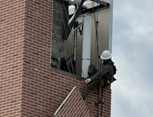 Antena de telefonía oculta sobre una guardería: ¡la Iglesia la retira tras ser descubierta!